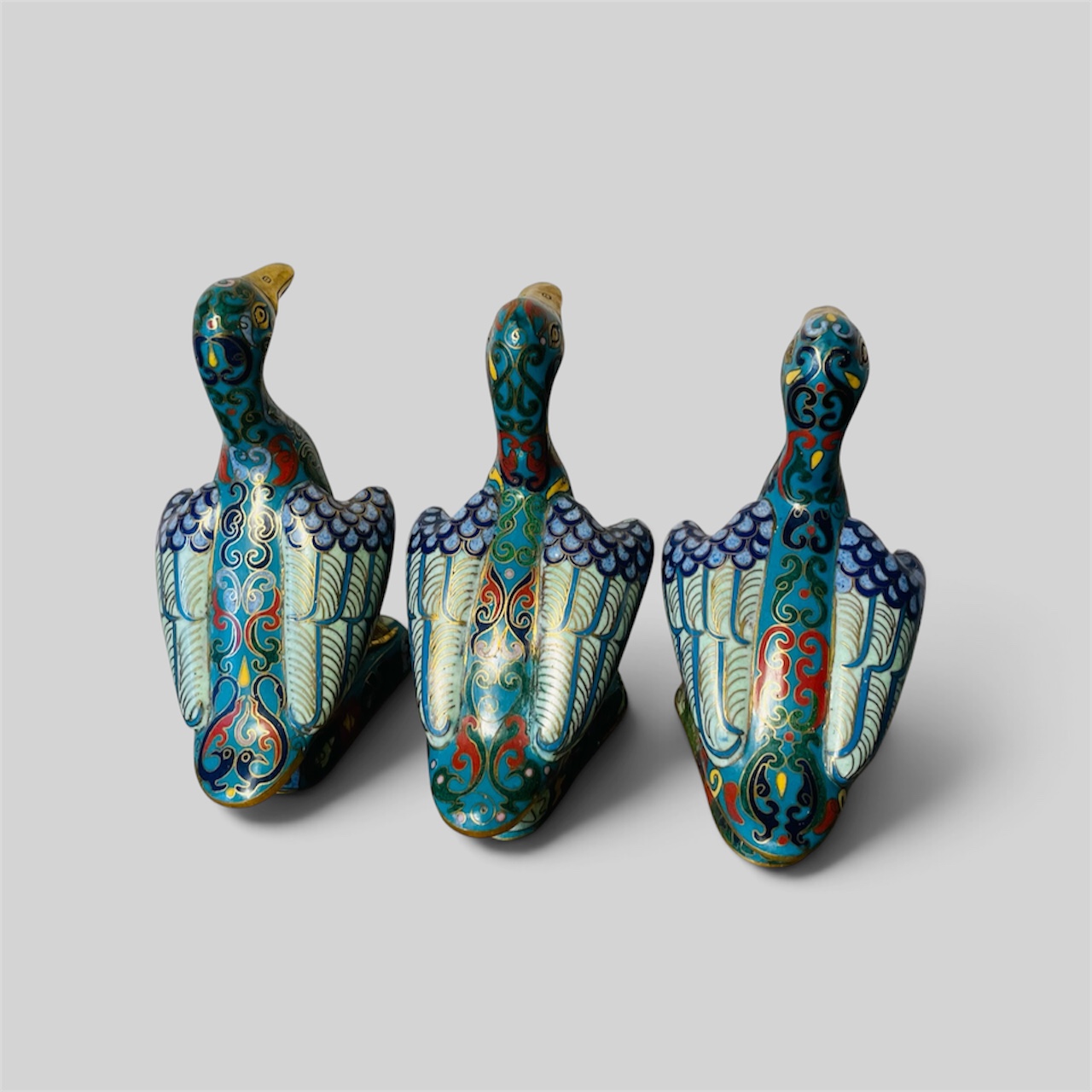 Chinesischer Cloisonne Enten-Set – Drei Antike Enten, 1912-1930er, Münzböden, Handwerkliche Schönheit