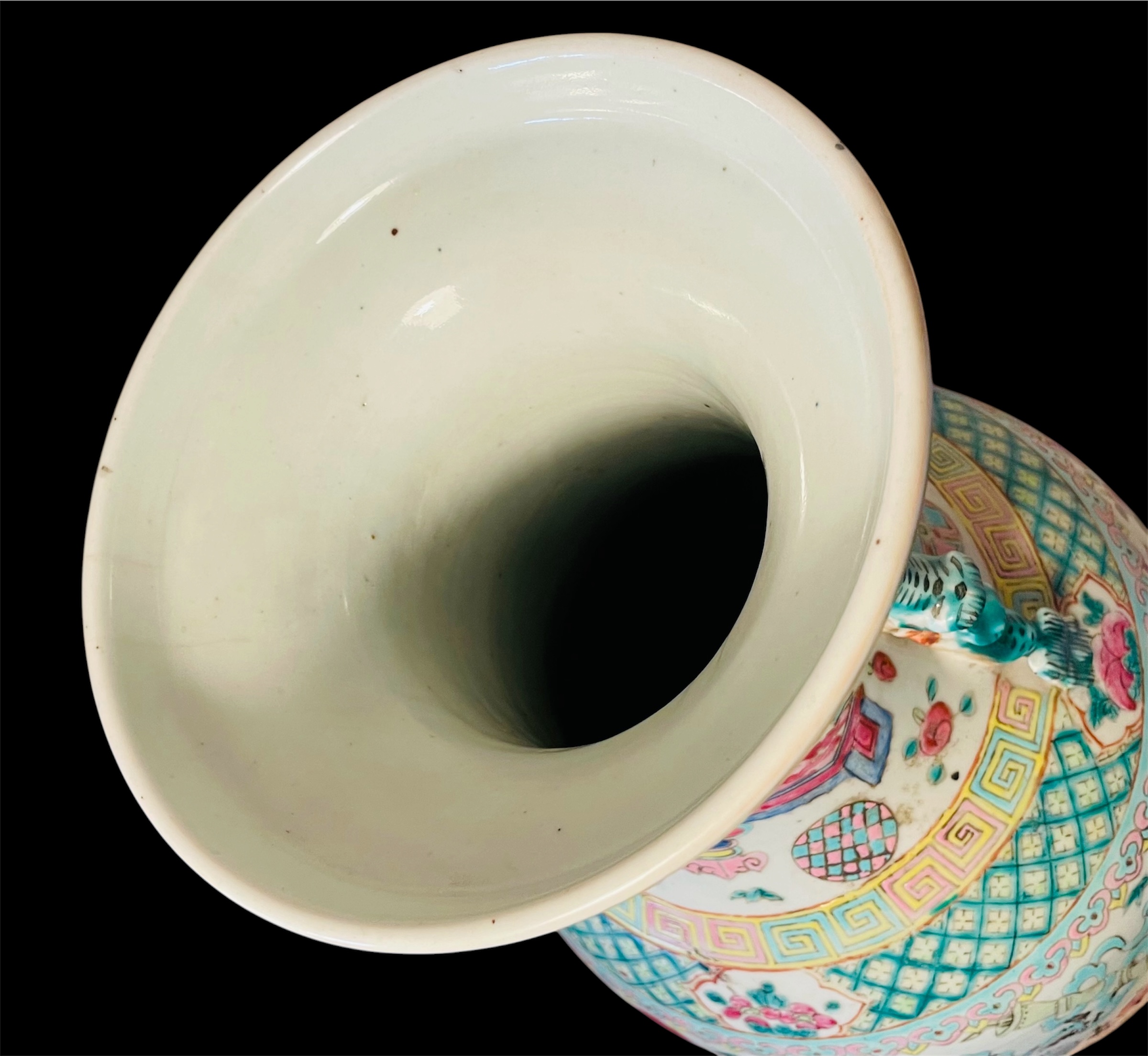 Antike Tongzhi-Vase im Famille Rose Stil mit Tierkopf-Henkeln, Qing-Dynastie (1862-1875) Zertifikat Nr. 202