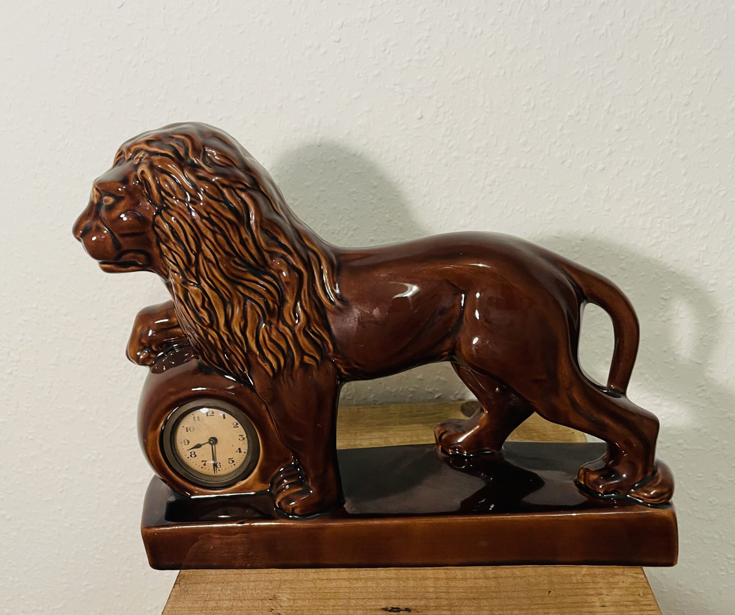 Keramik, Kaminuhr, Löwen Figur, Marke Scheuerich, Nr. 713, Dekoration