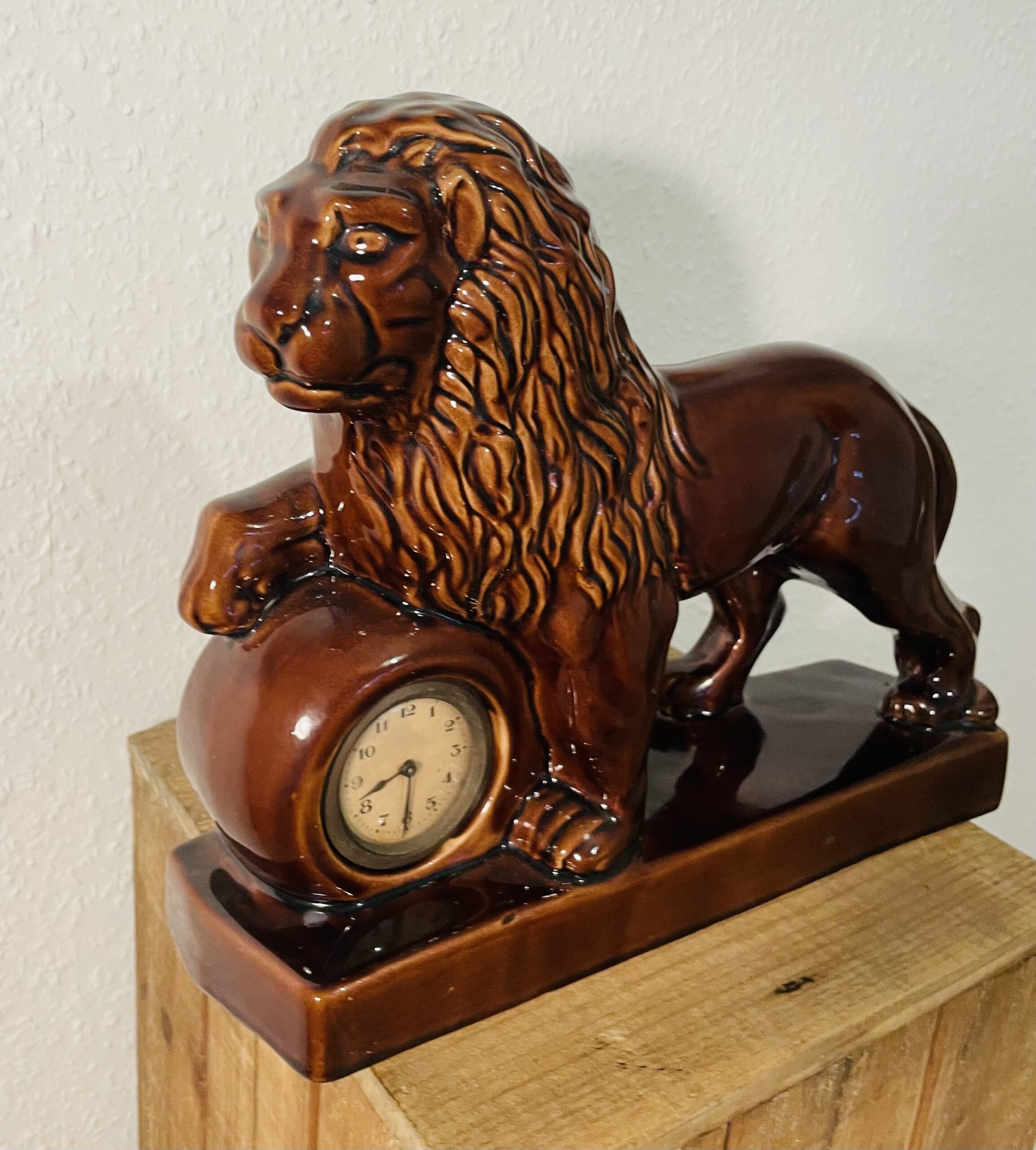 Keramik, Kaminuhr, Löwen Figur, Marke Scheuerich, Nr. 713, Dekoration