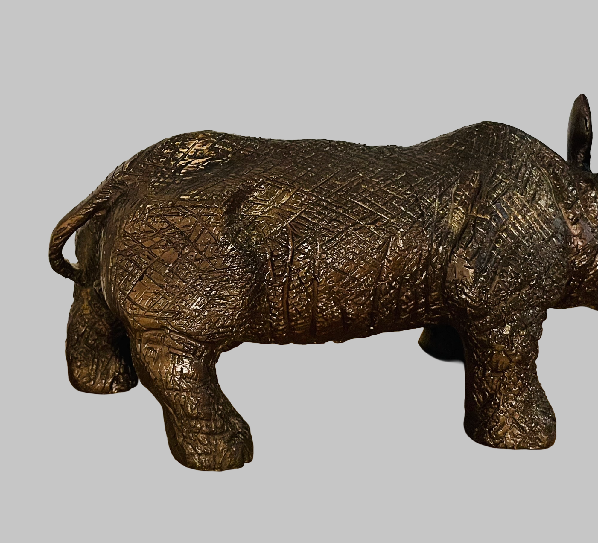 Vintage Messing Nashorn – Dekorative Skulptur im Used-Look 2,5 kg, Sammlerstück