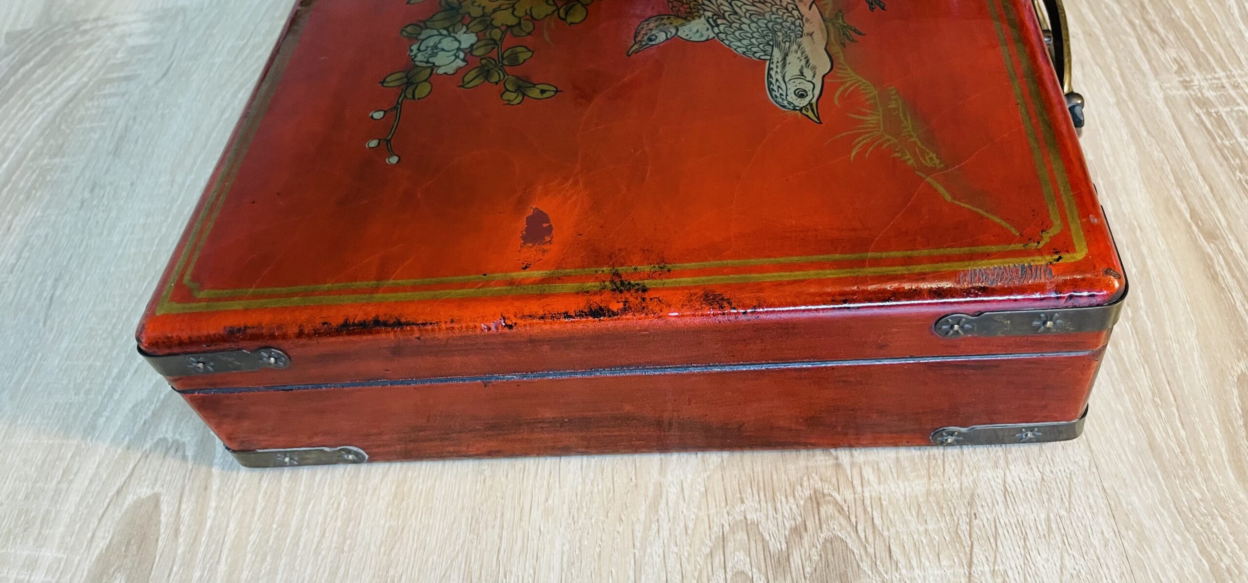 Chinesische Schmuckschatulle Vintage 1960er/1970er – Almanach-Auskleidung, Chinoiserie, Messingbeschläge