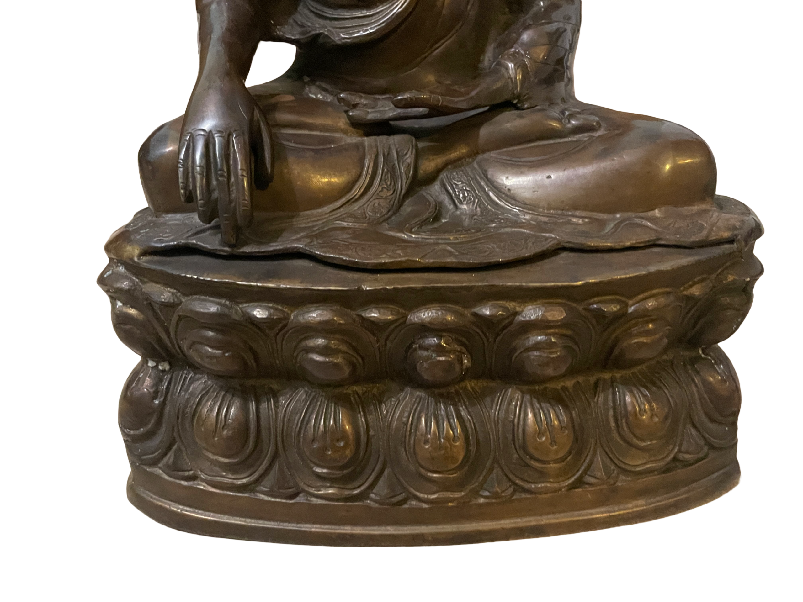 Vintage Bronzefarbene Buddha-Skulptur auf Lotussockel – 5,5 kg Messingkunst, echtes Sammlerobjekt